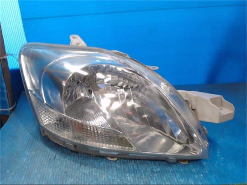 Right Headlight TOYOTA Belta 2010 DBA-SCP92
