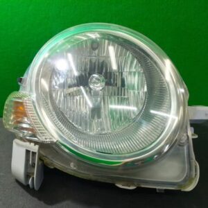 Sienta DBA-NCP81G Right headlight lamp 064